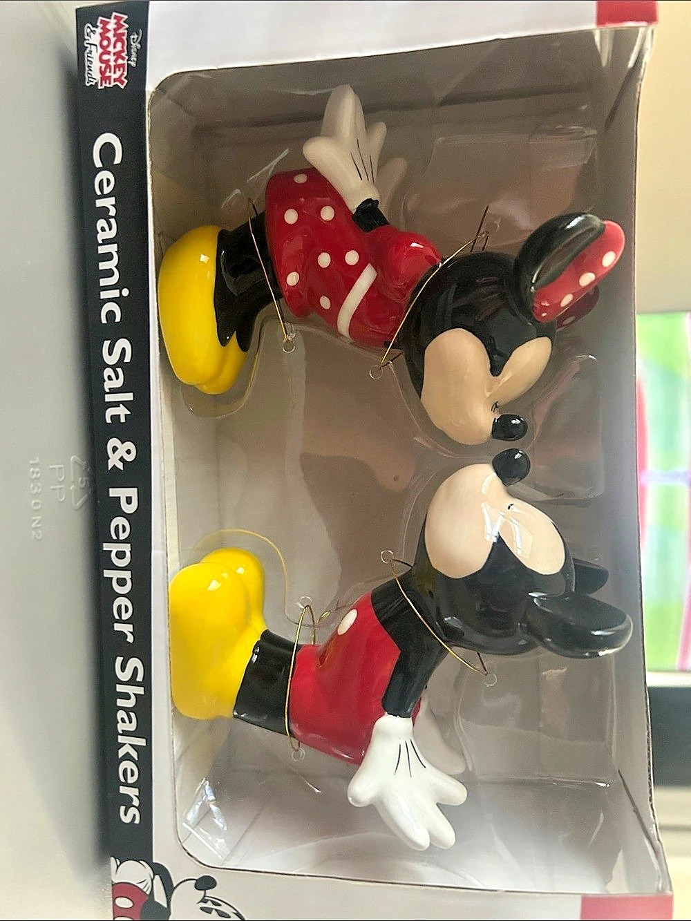 Disney Mickey and Minnie Mouse Kissing Ceramic Salt & Pepper Shakers in original
